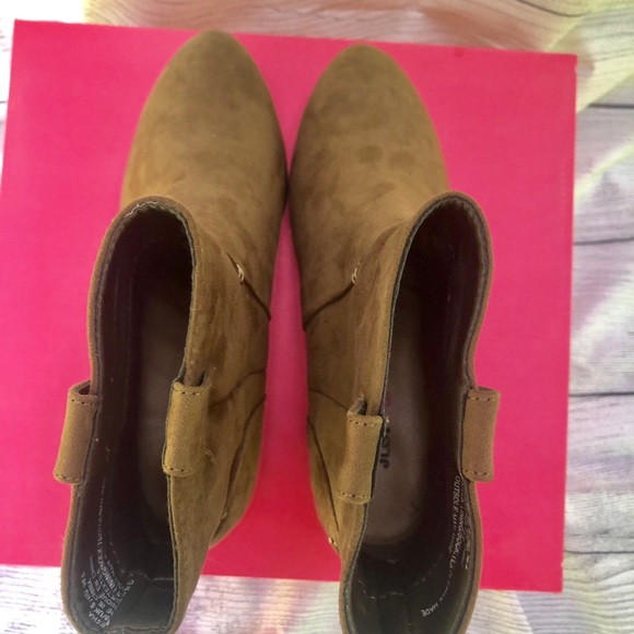 Just Fab Maesha Slip-on Bootie, size 8 - Picture 6 of 8